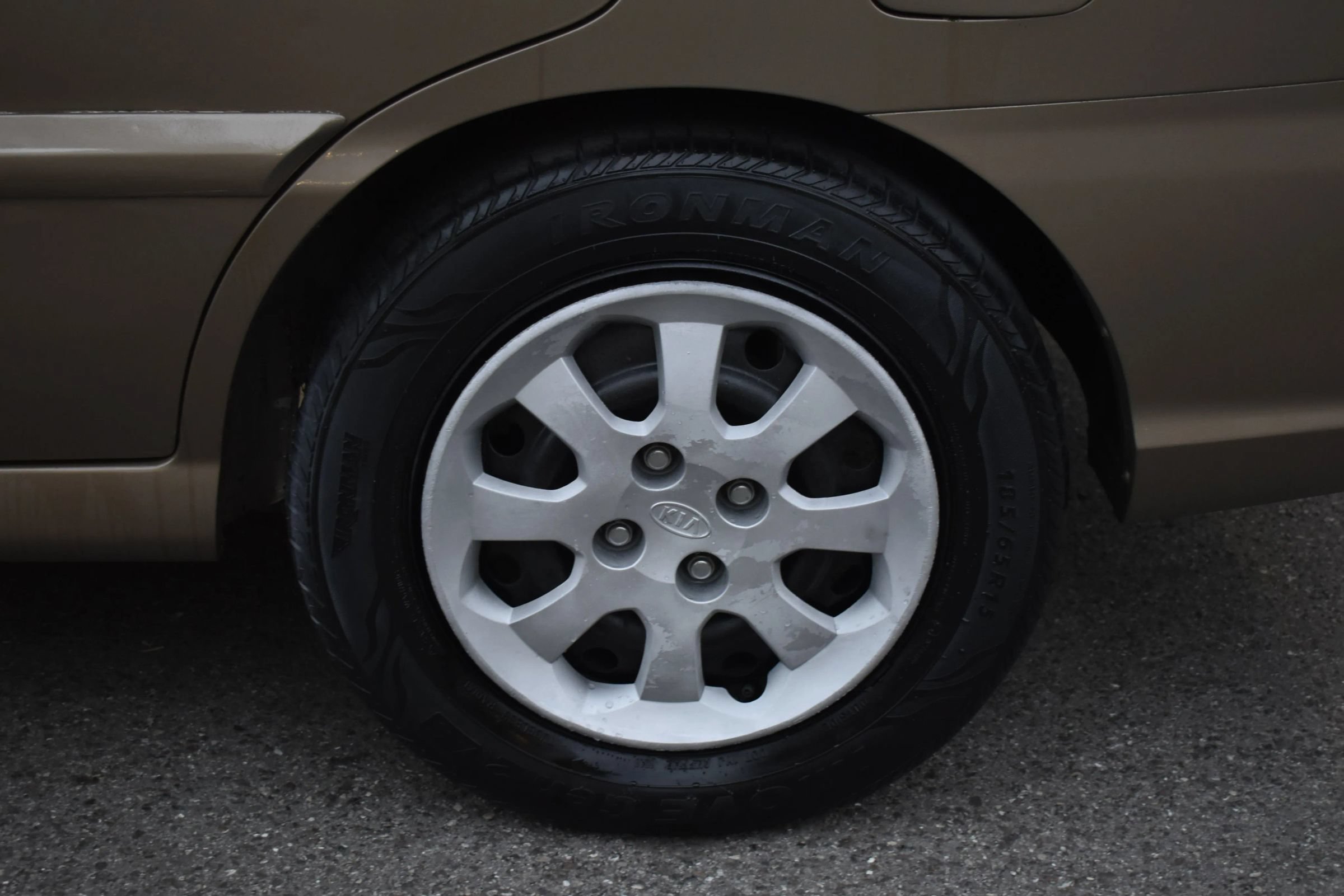 Used 2005 Kia Rio Sedan FWD image 25