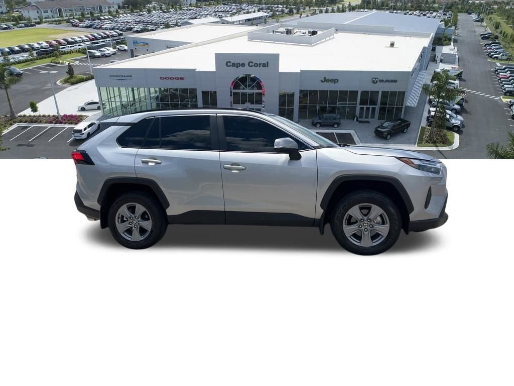Used 2025 Toyota RAV4 XLE FWD image 12