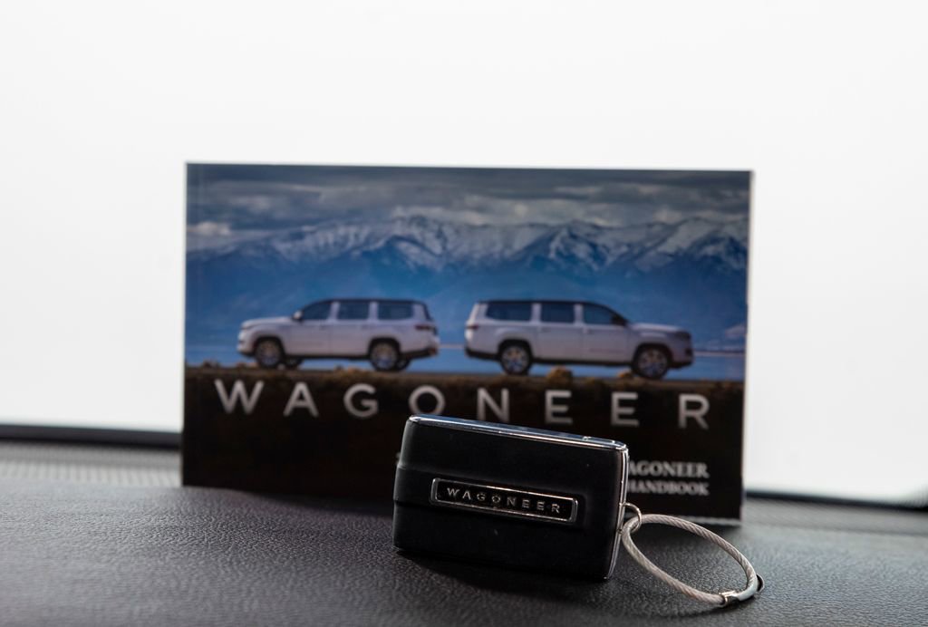 Used 2024 Jeep Wagoneer Series III AWD/4WD image 40