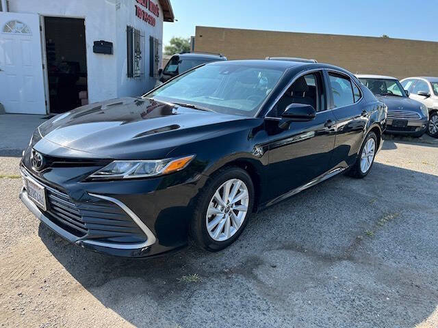 Used 2022 Toyota Camry LE image 5
