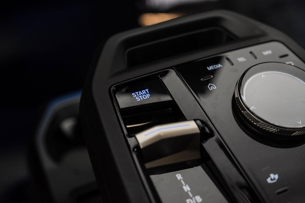 Used 2025 BMW iX xDrive50 image 27