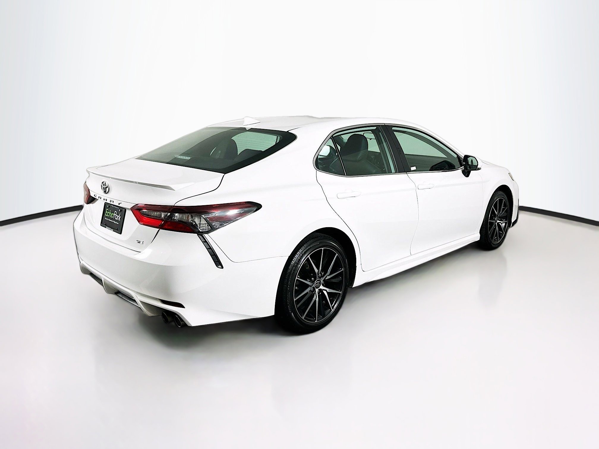 Used 2024 Toyota Camry SE image 9