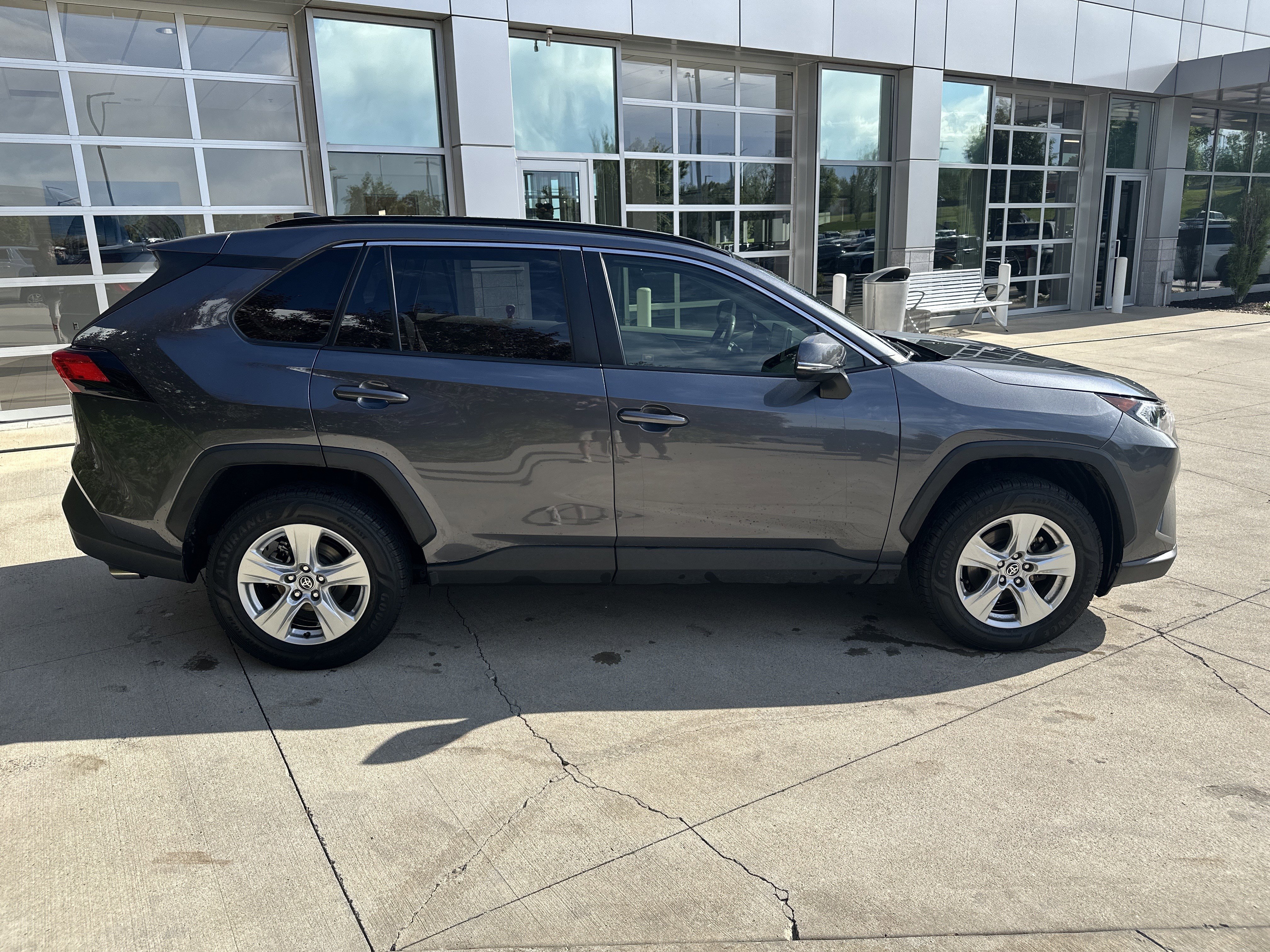 Used 2020 Toyota RAV4 XLE w/ Convenience Package AWD/4WD image 10