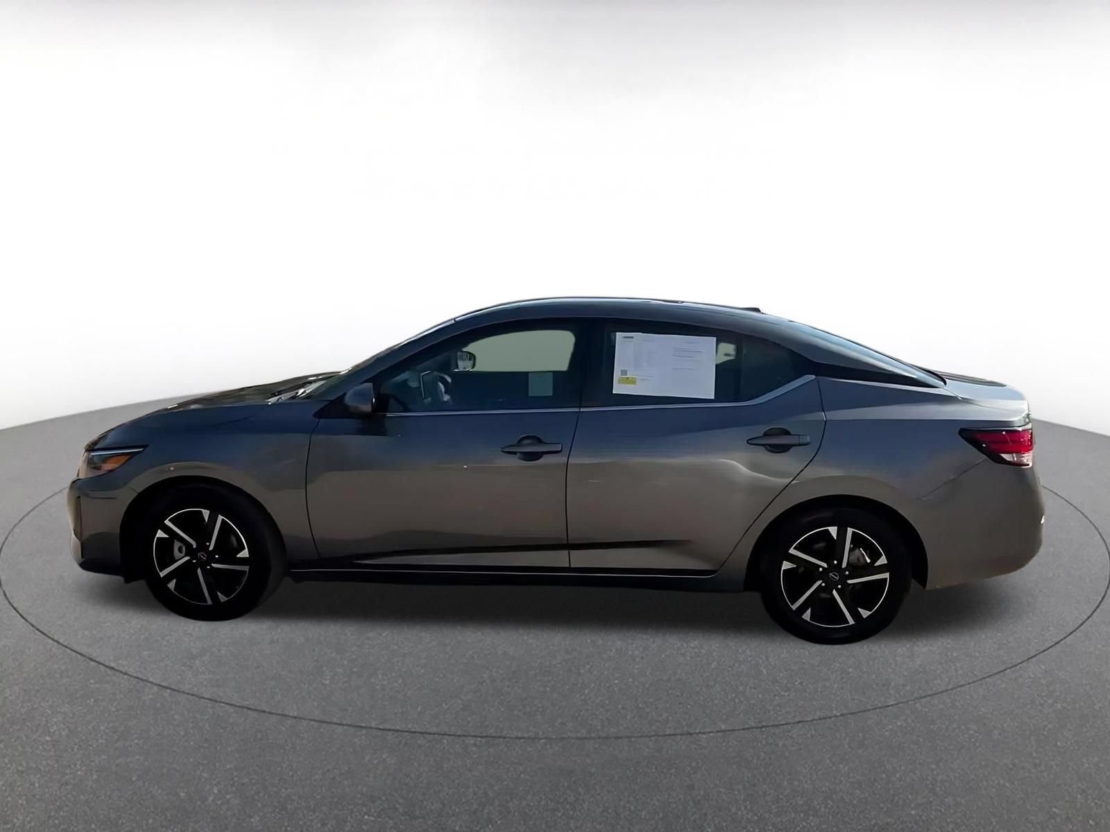 Used 2025 Nissan Sentra SV FWD image 9