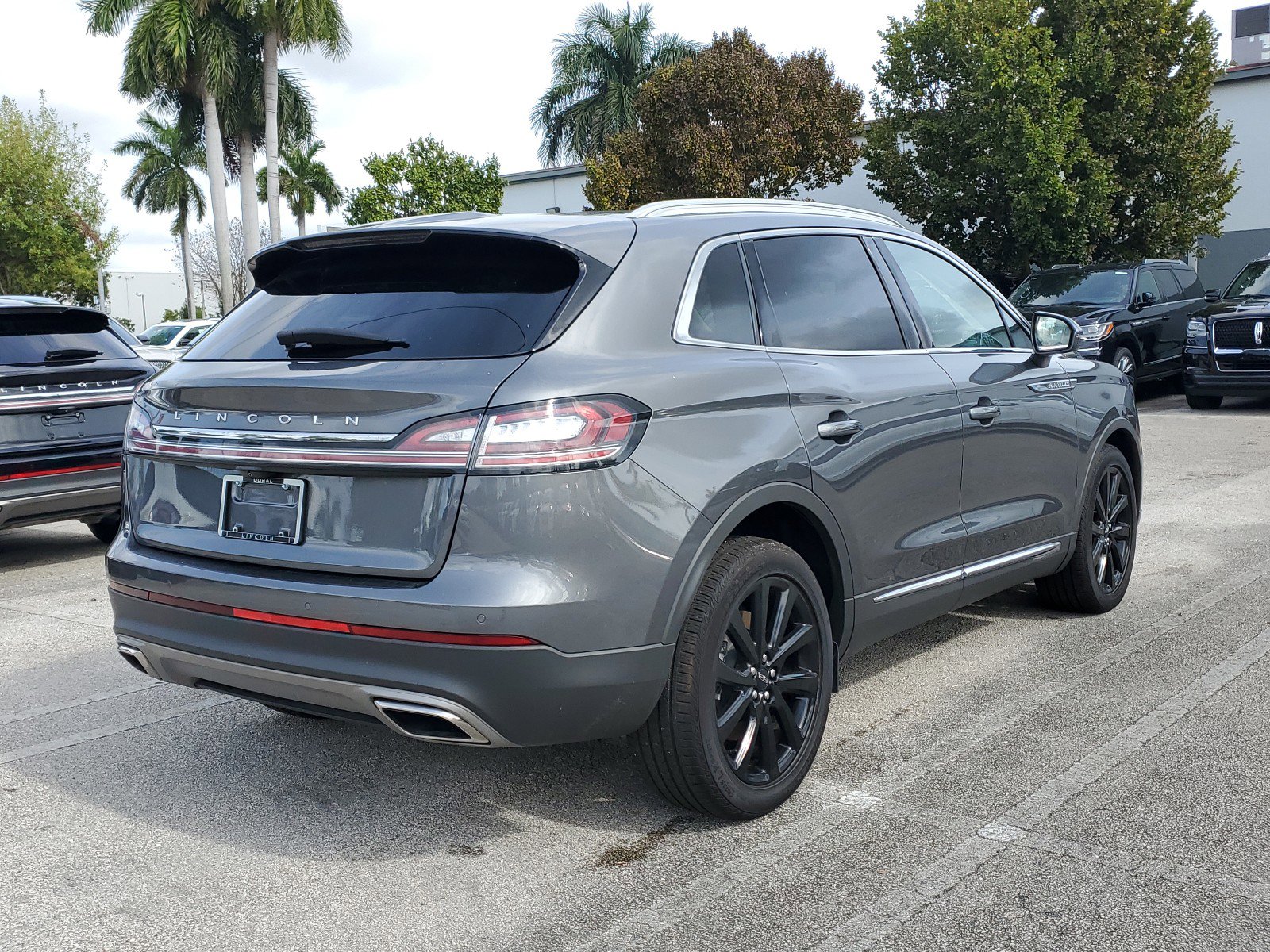 Used 2023 Lincoln Nautilus Reserve w/ Monochromatic Package image 6