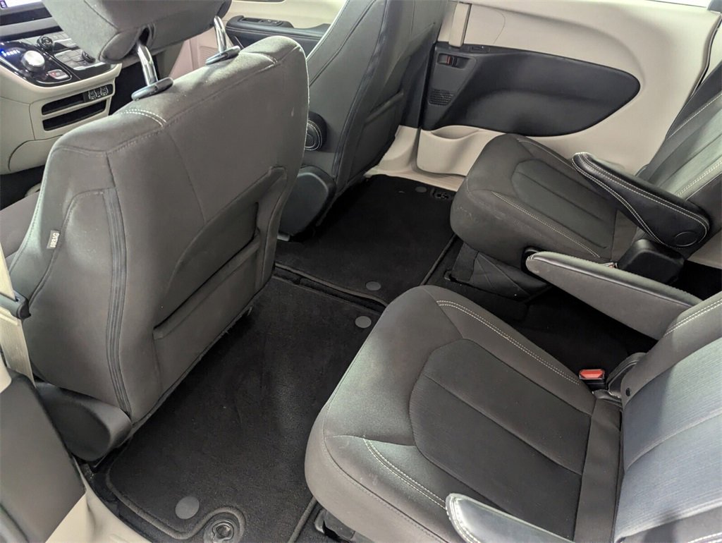 Used 2023 Chrysler Voyager LX image 15