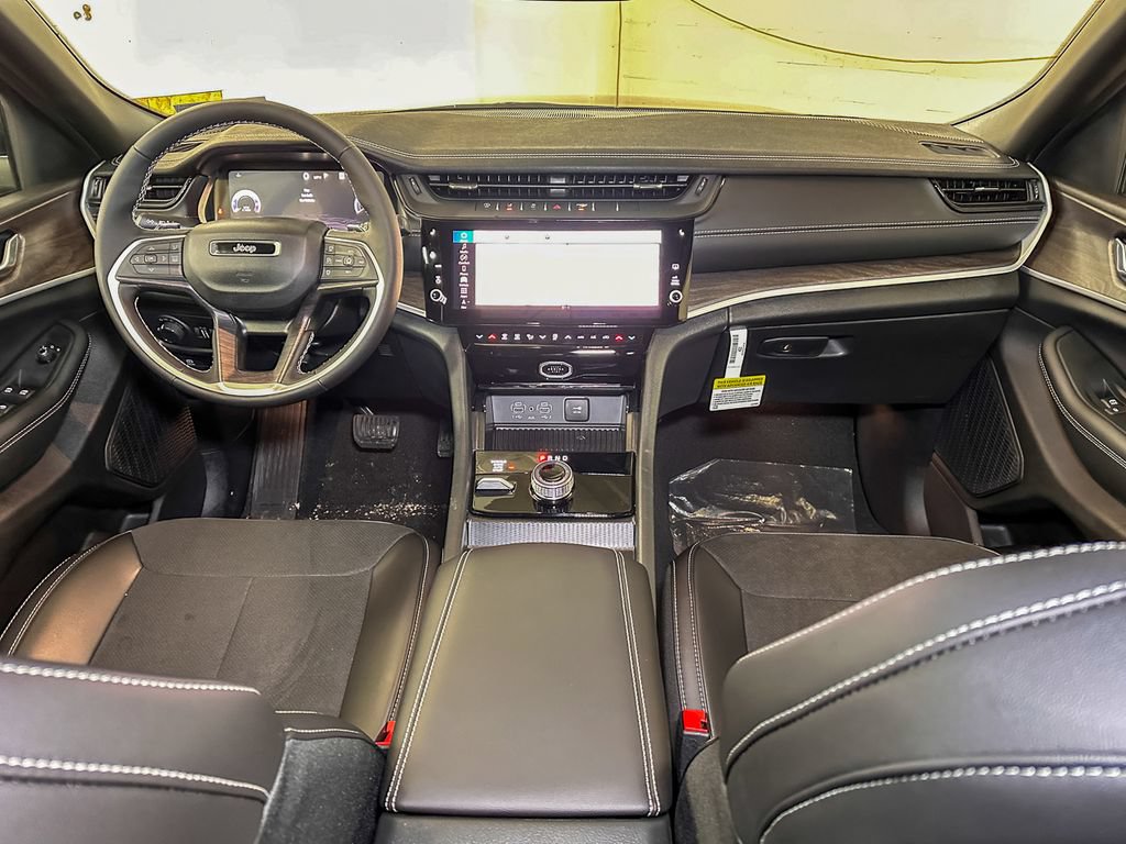 New 2026 Jeep Grand Cherokee Altitude AWD/4WD image 23