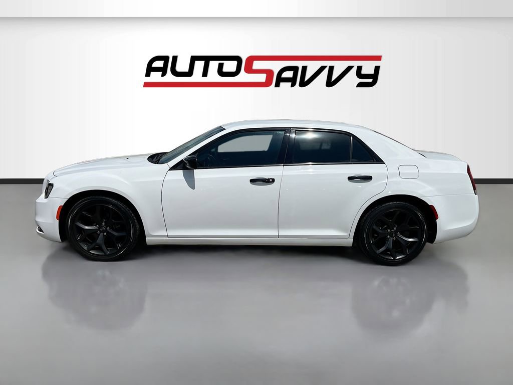 Used 2020 Chrysler 300 Touring w/ Sport Appearance Package image 4