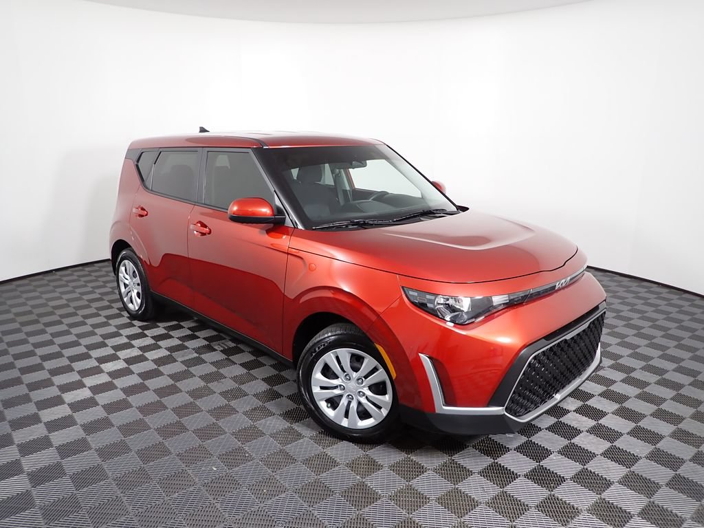 Used 2025 Kia Soul LX FWD image 5