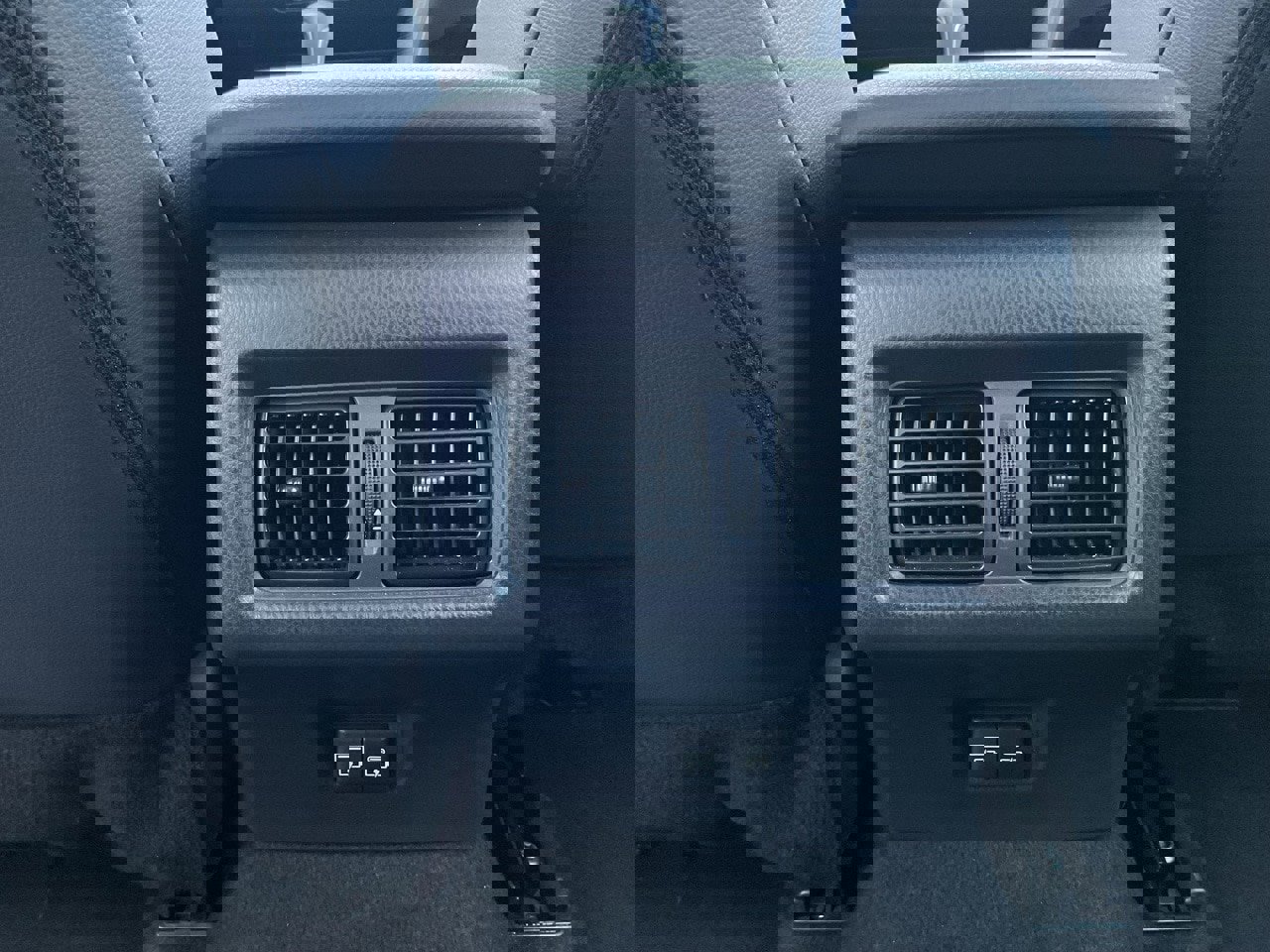 Used 2025 Toyota Camry SE image 18