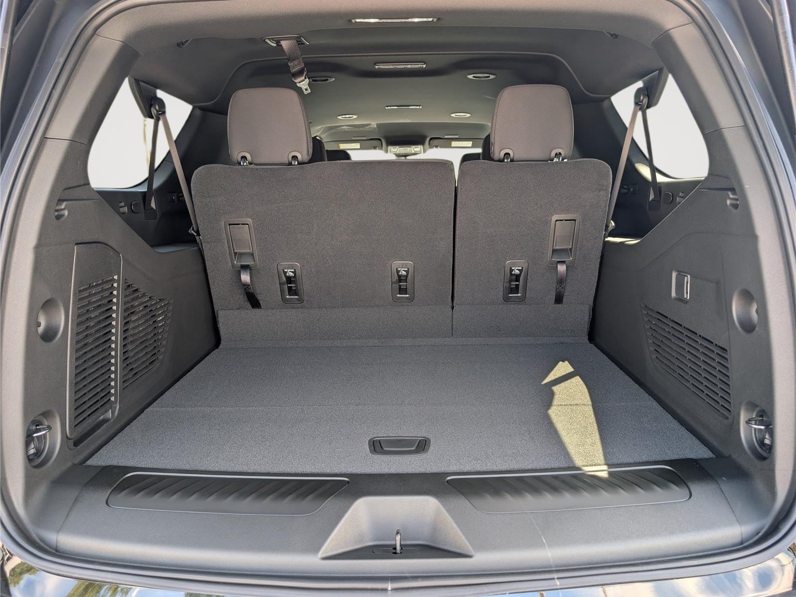 New 2026 Chevrolet Suburban LS w/ LPO, Dark Essentials Package AWD/4WD image 9