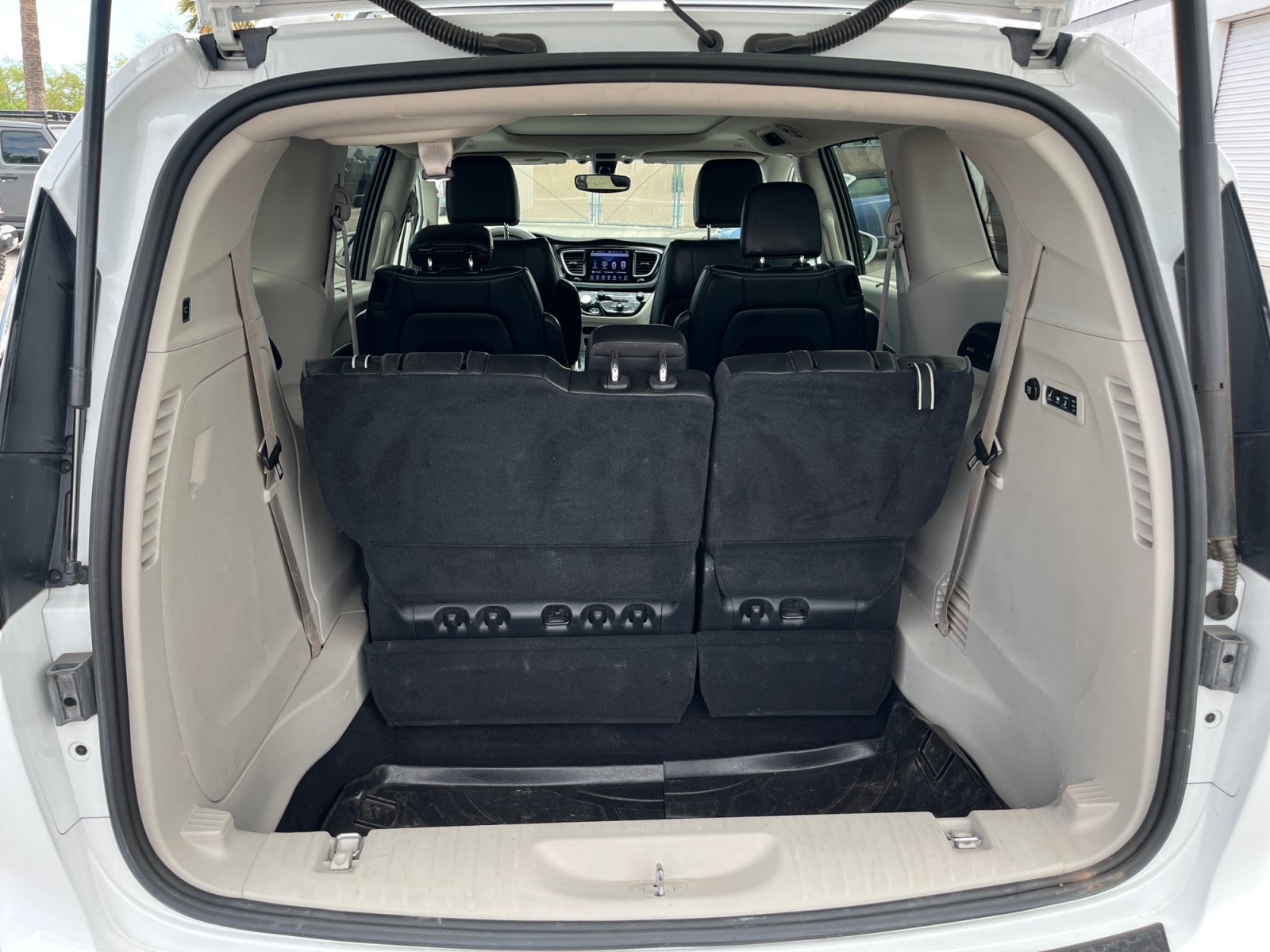 Certified 2018 Chrysler Pacifica Limited FWD image 30