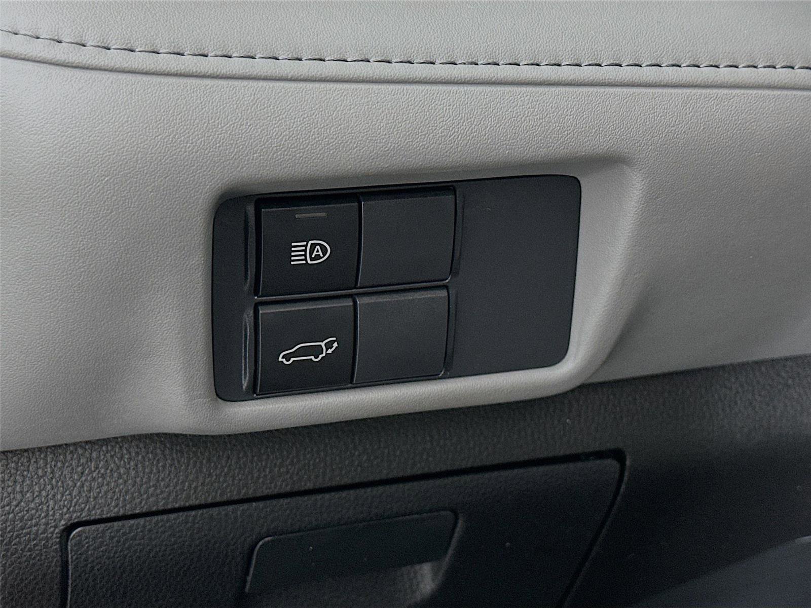 Certified 2021 Toyota Highlander XLE AWD/4WD image 14