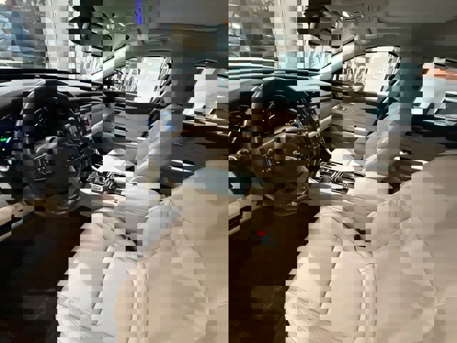 Used 2018 Jaguar XF Premium image 26