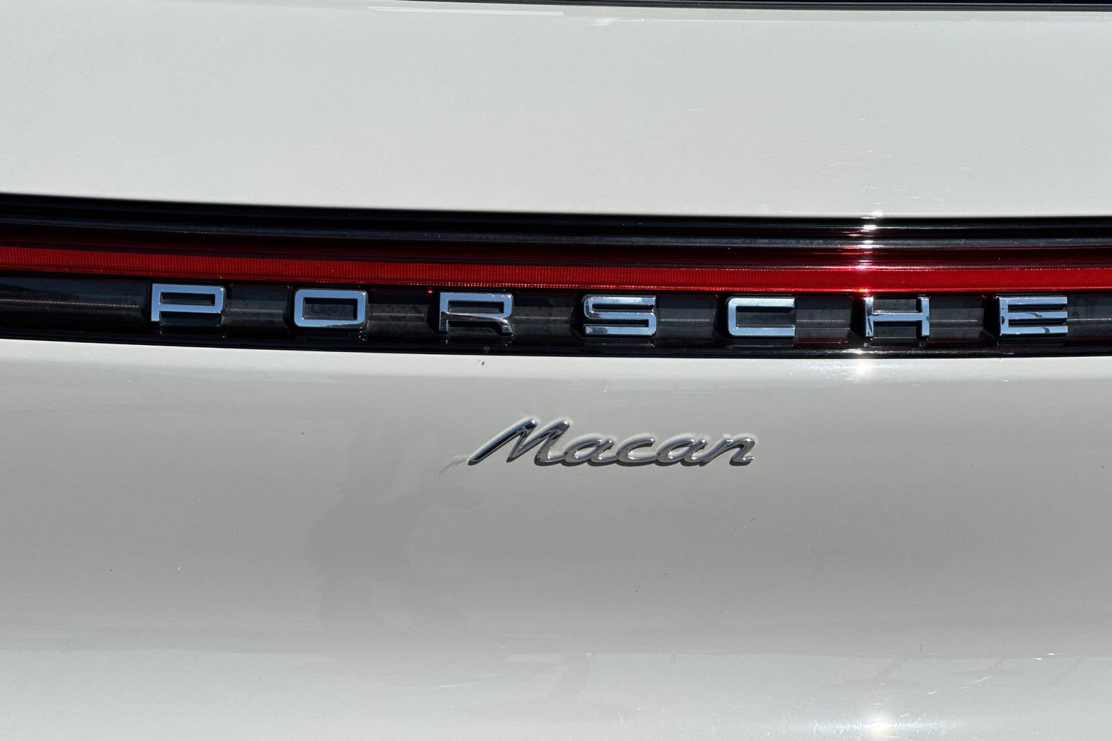 Used 2025 Porsche Macan AWD/4WD image 37
