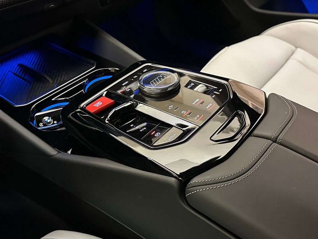 Used 2025 BMW M5 w/ Carbon Package image 25
