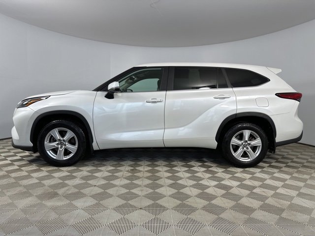 Certified 2023 Toyota Highlander LE image 4