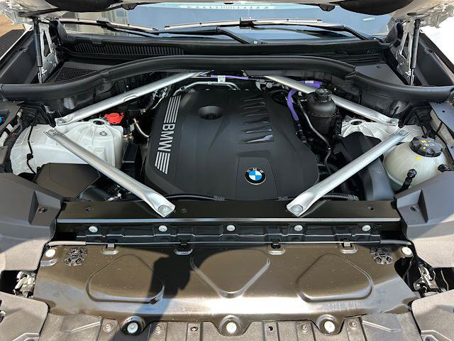 Used 2024 BMW X5 xDrive40i w/ M Sport Package AWD/4WD image 11