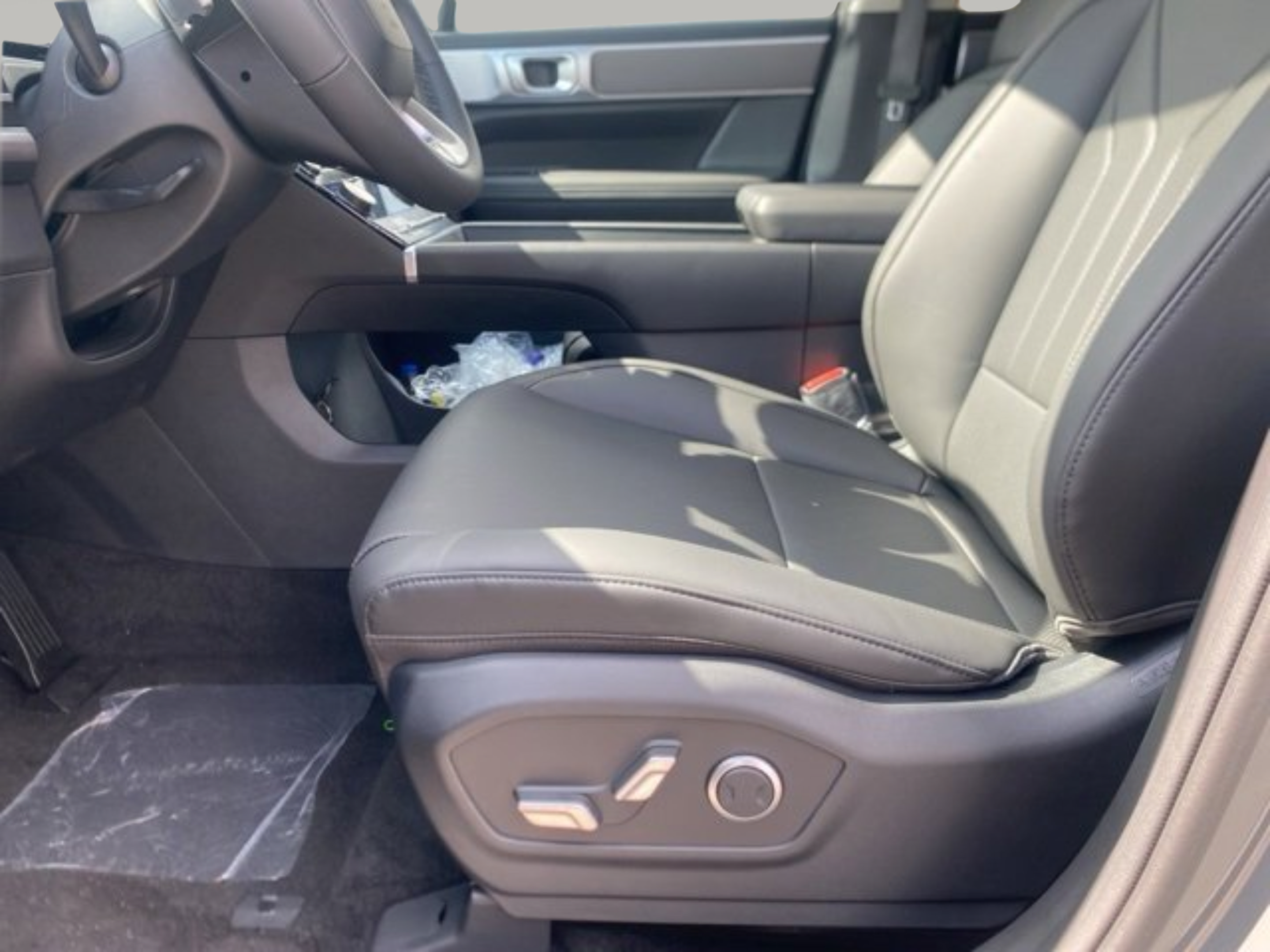 Used 2025 Hyundai Santa Fe SEL FWD image 17