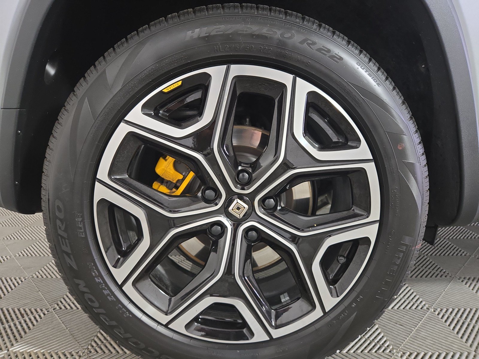 Used 2024 Rivian R1S Adventure AWD/4WD image 12