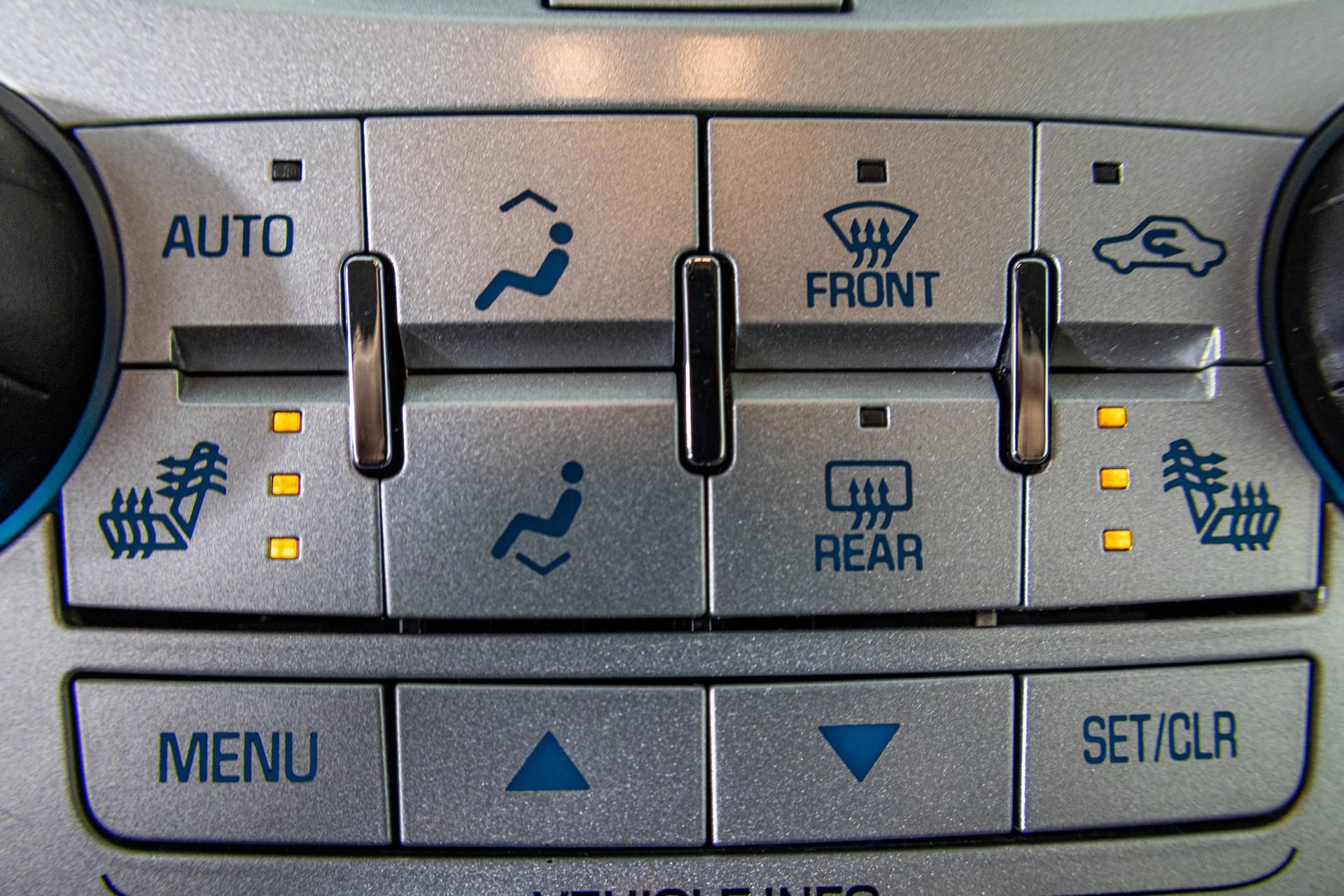 Used 2017 Chevrolet Equinox LT w/ Convenience Package image 6