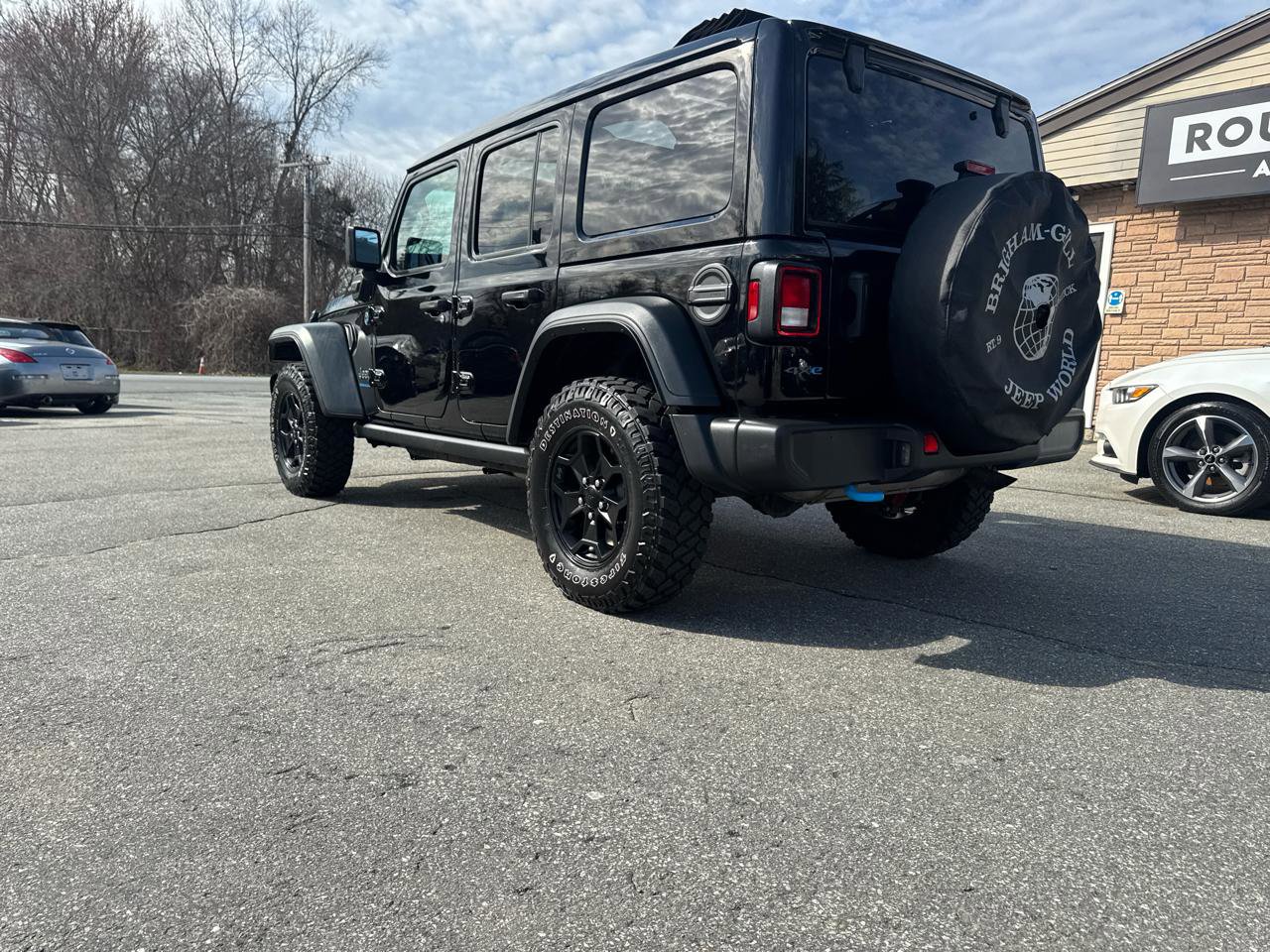 Used 2023 Jeep Wrangler Unlimited w/ Sun & Screen Package AWD/4WD image 13