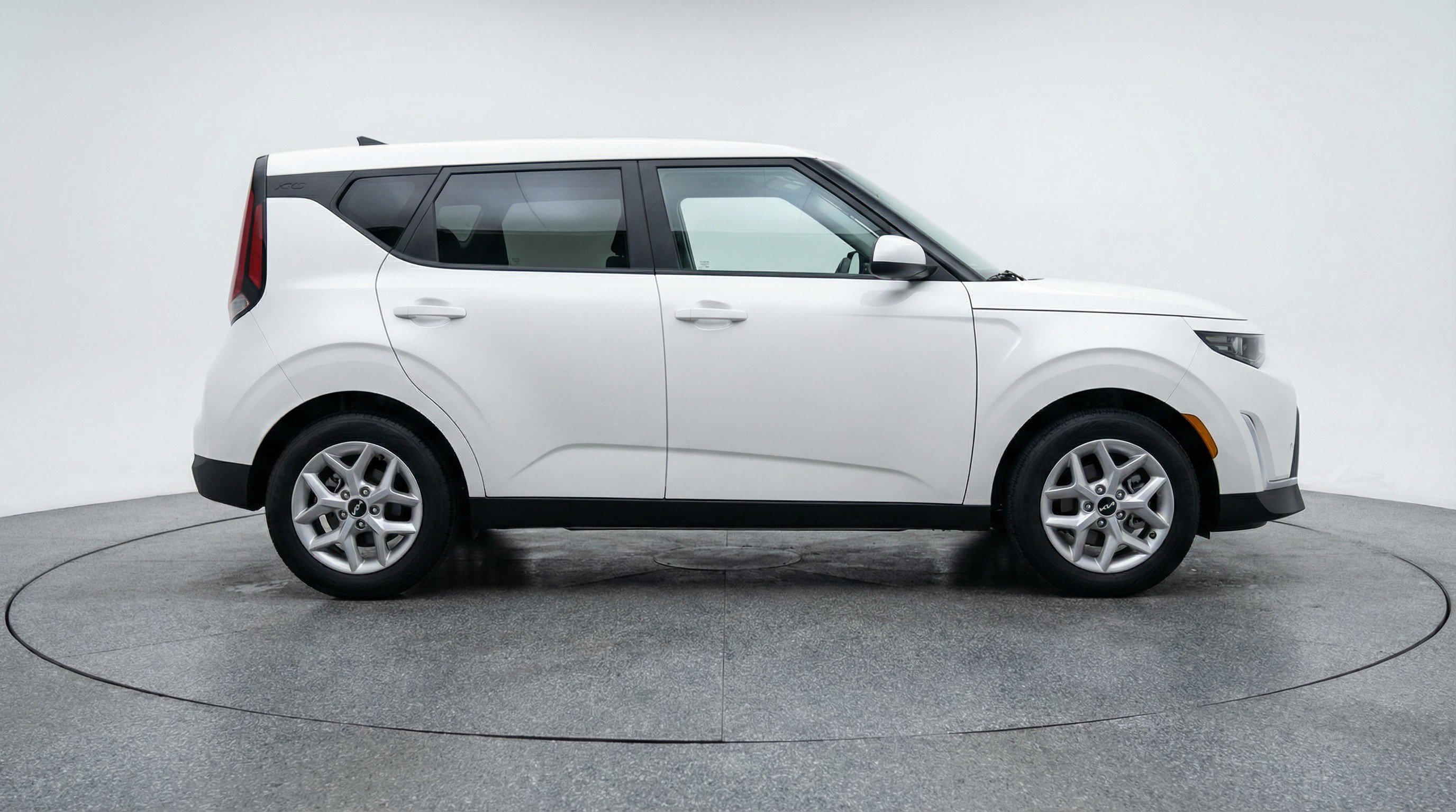 Used 2025 Kia Soul LX w/ LX Technology Package image 11