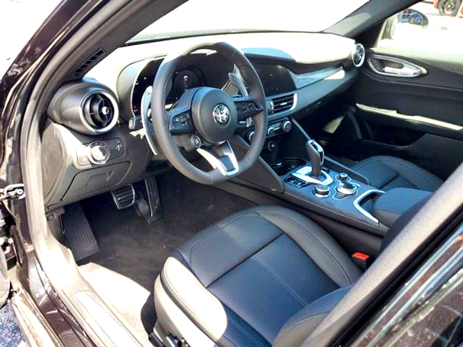 New 2024 Alfa Romeo Giulia Sprint RWD image 8