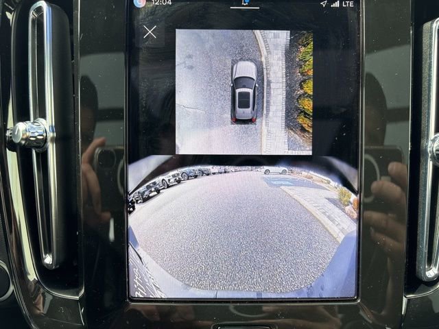 Used 2025 Volvo XC40 B5 Plus image 25