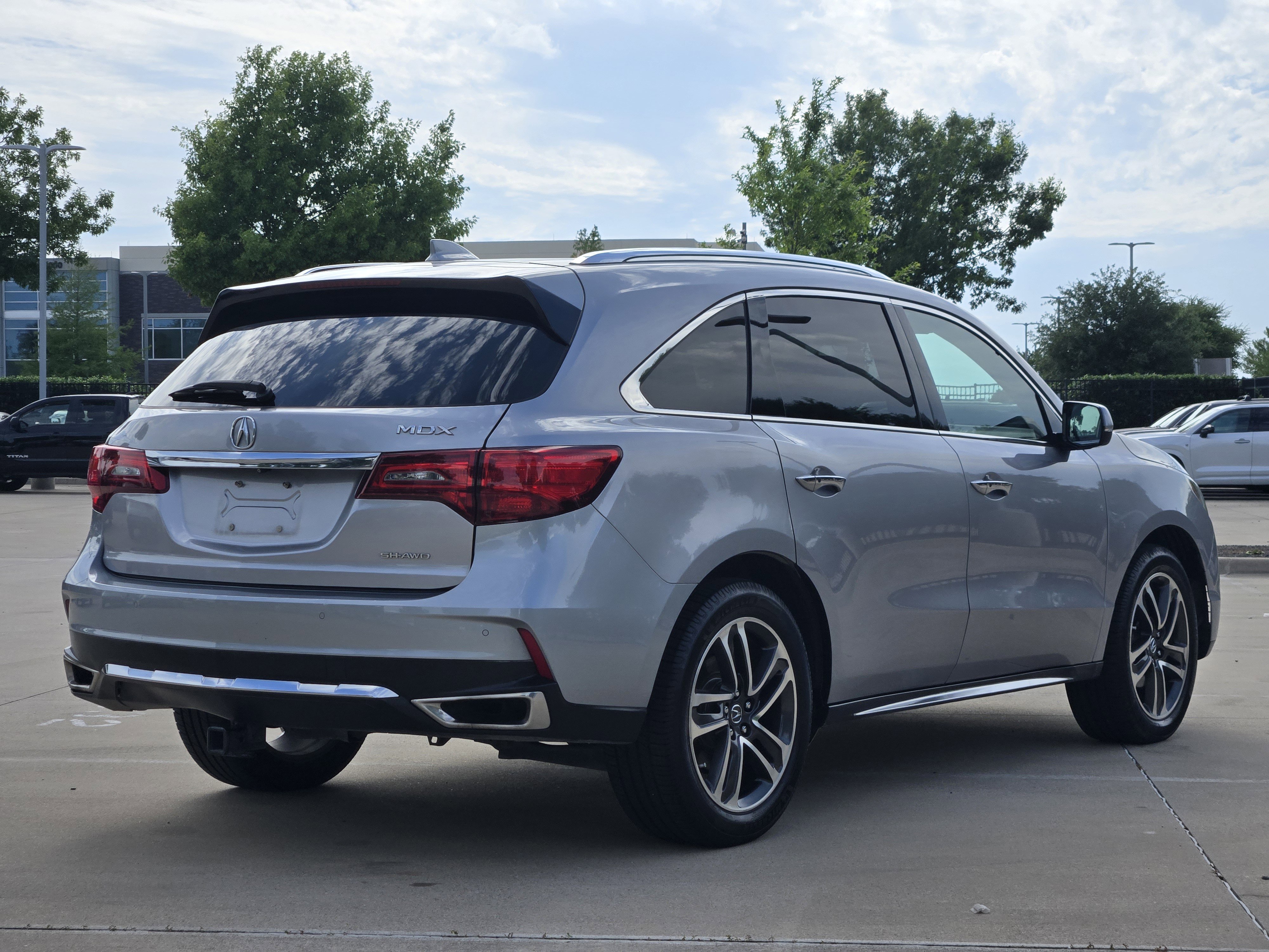 Used 2017 Acura MDX SH-AWD image 4