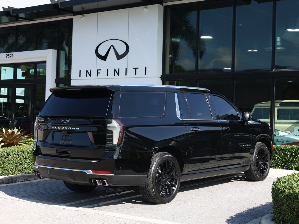 Used 2026 Chevrolet Suburban High Country RWD image 4