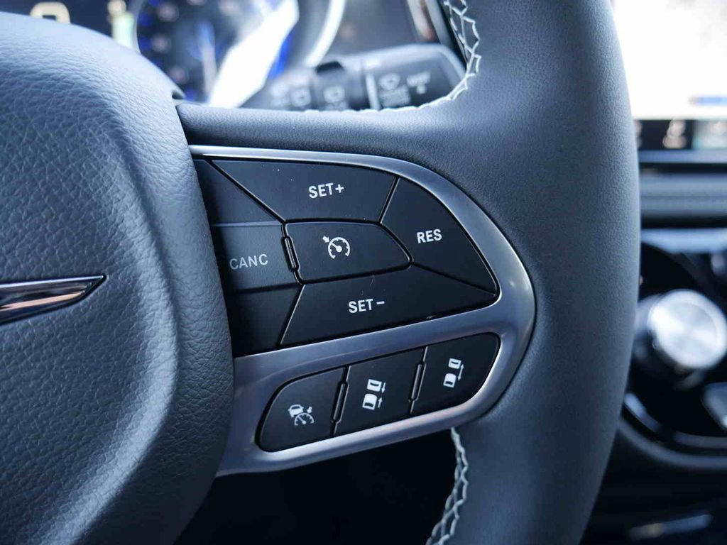 New 2026 Chrysler Pacifica Select image 37