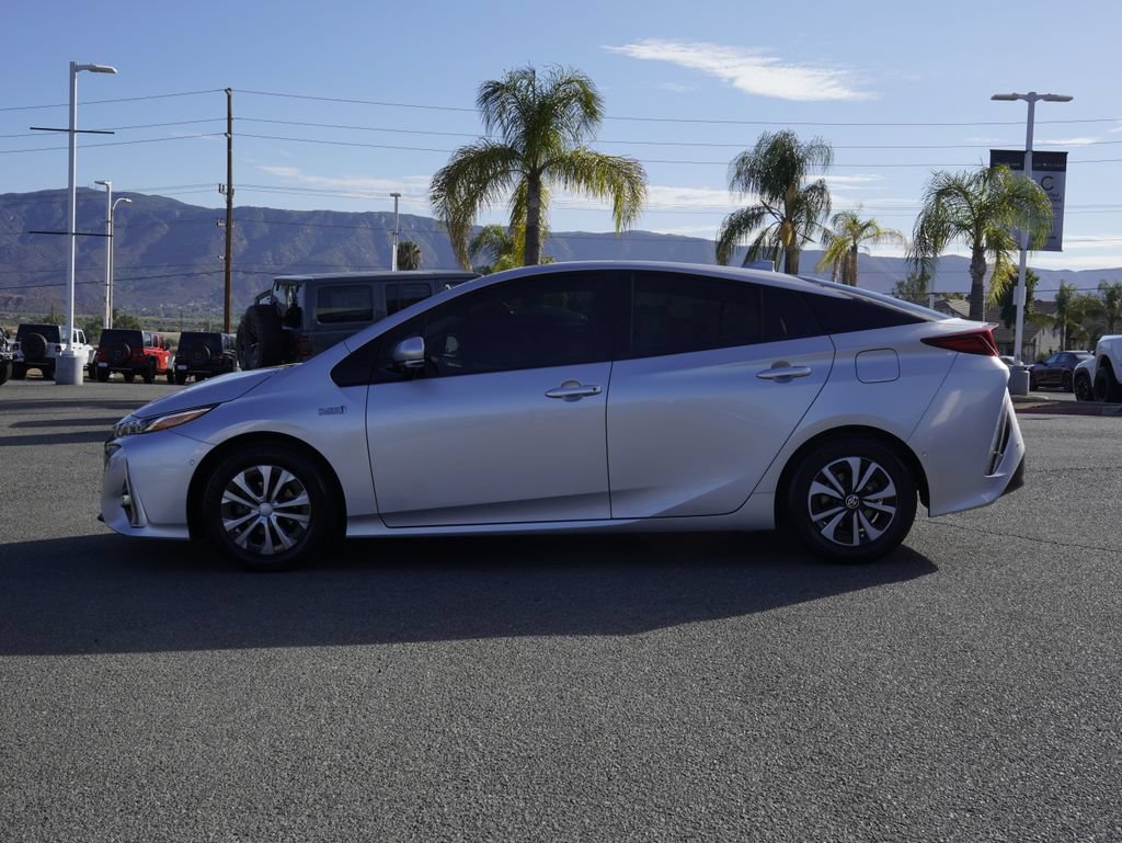 Used 2017 Toyota Prius Prime Advanced w/ Carpet Mat Package FWD image 7