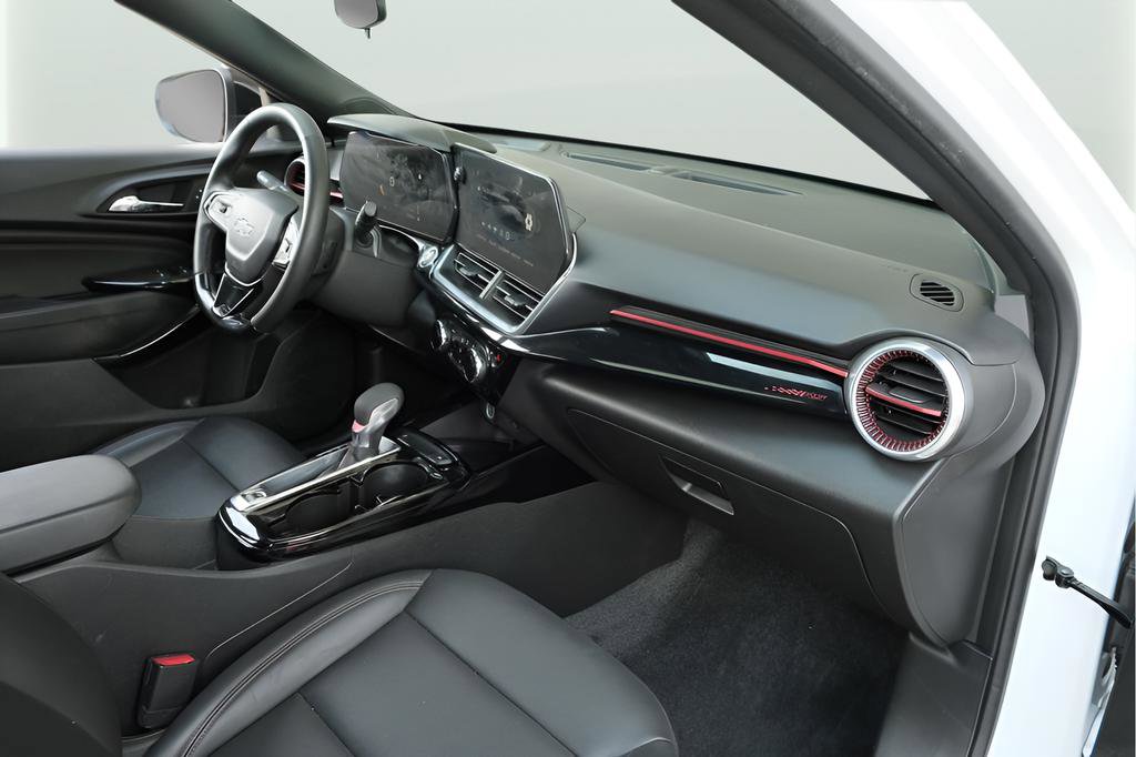 Used 2025 Chevrolet Trax RS w/ Sunroof Package image 19