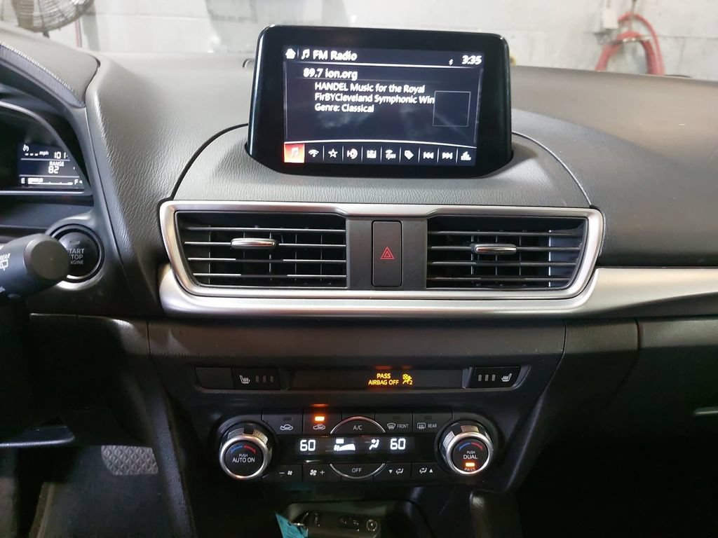 Used 2018 MAZDA MAZDA3 Touring FWD image 19