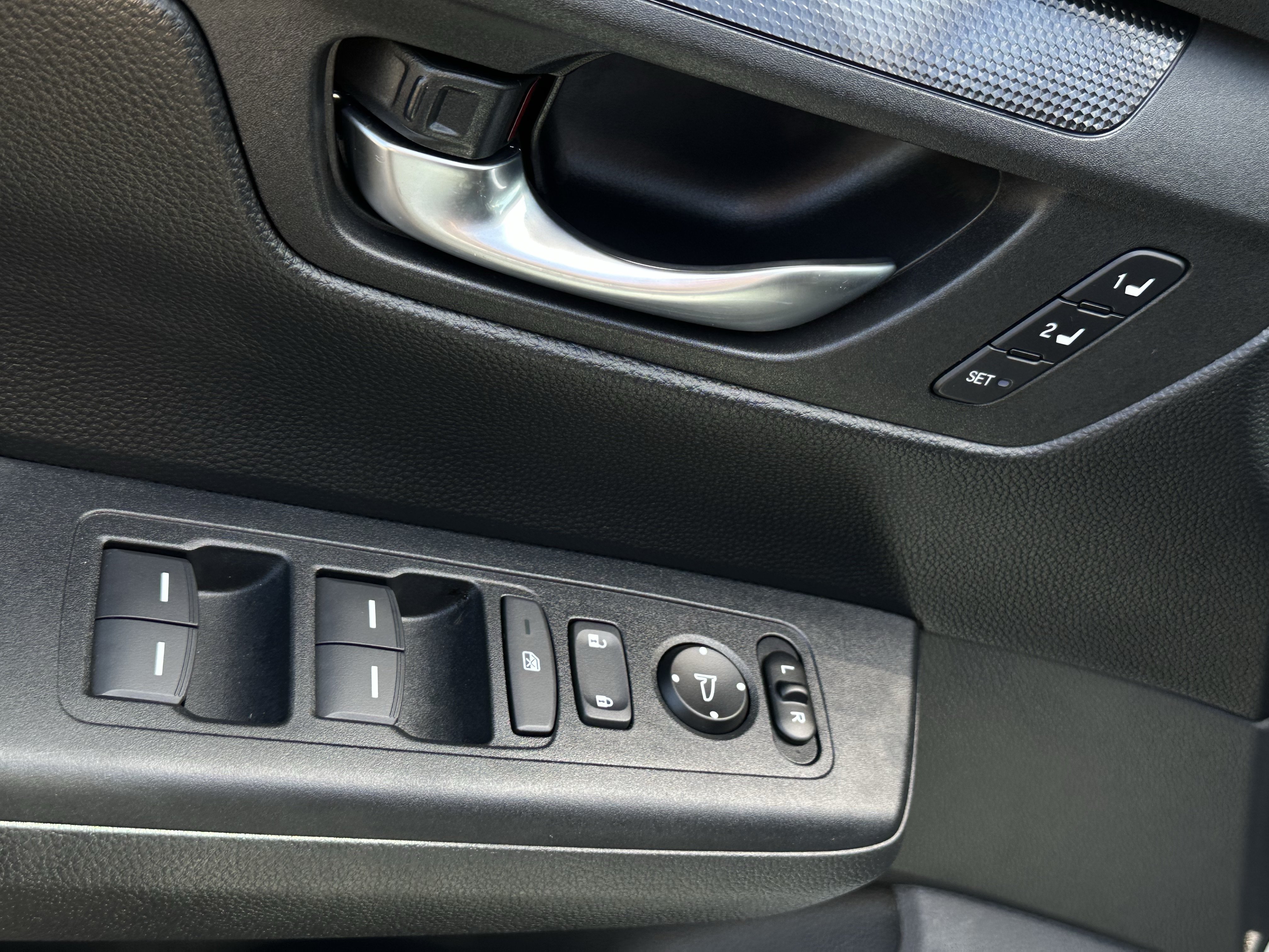Used 2025 Honda CR-V Sport-L image 16