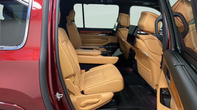 Used 2025 Jeep Grand Wagoneer L Series III w/ Rear Seat Video Group 1 AWD/4WD image 33