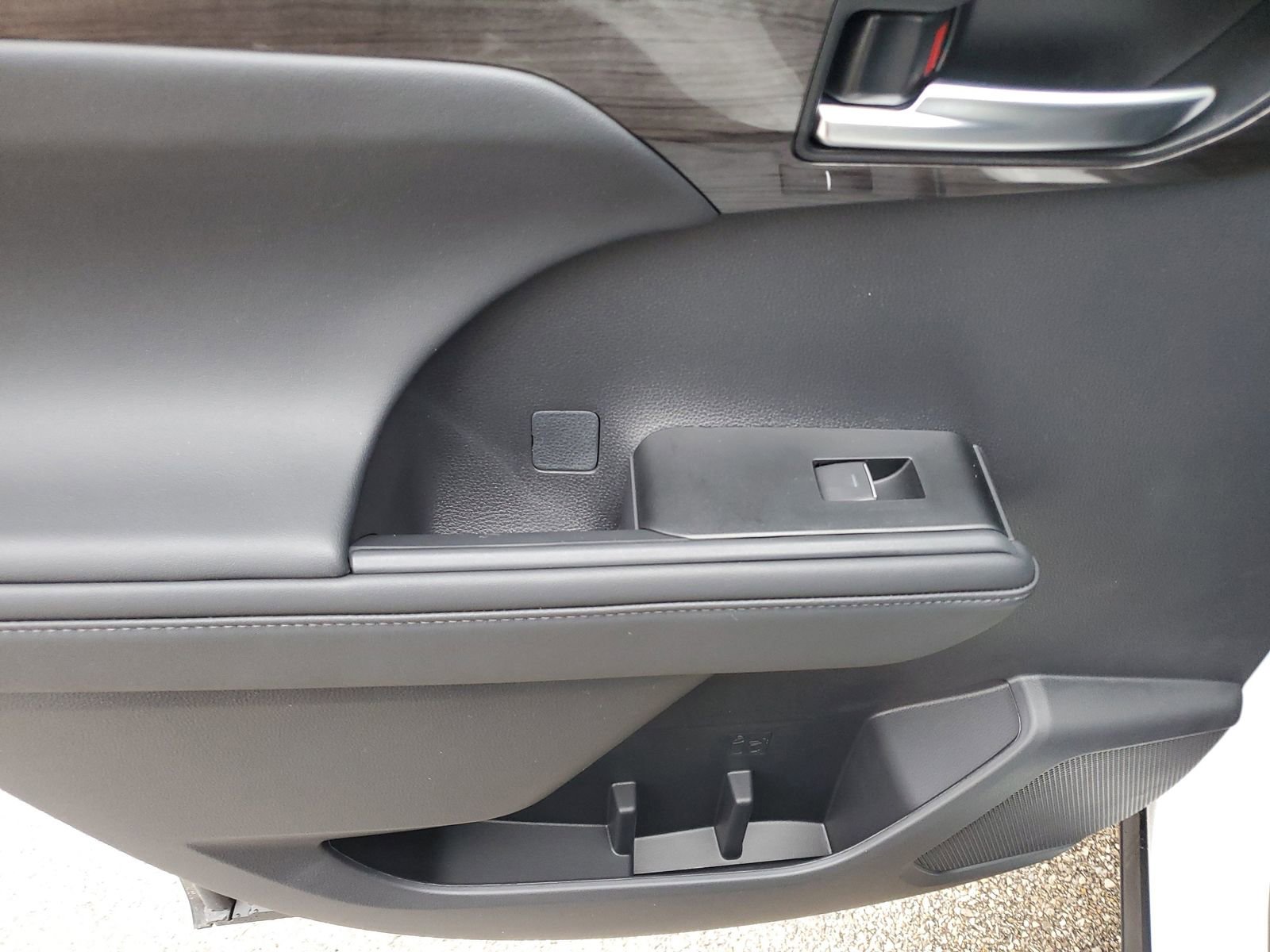 New 2026 Toyota Highlander Platinum image 16