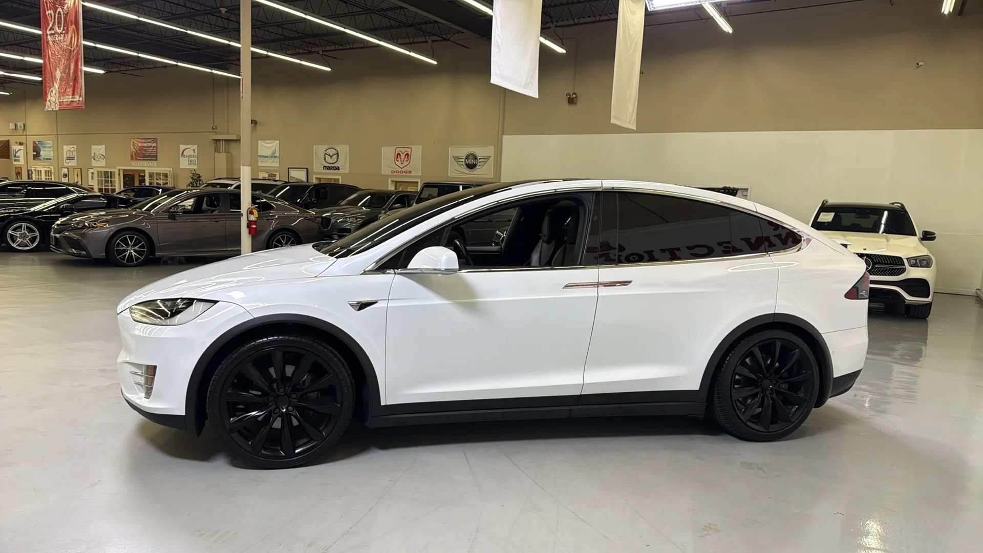 Used 2018 Tesla Model X 75D AWD/4WD image 7