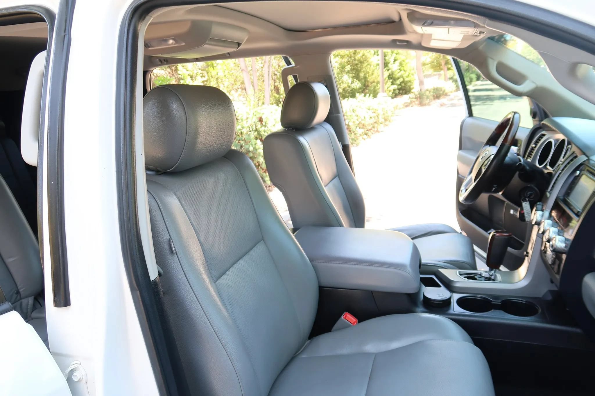 Used 2016 Toyota Sequoia Platinum RWD image 24