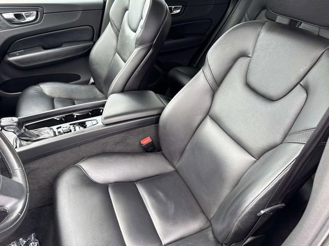 Used 2018 Volvo XC60 T6 Momentum w/ Convenience Package image 20