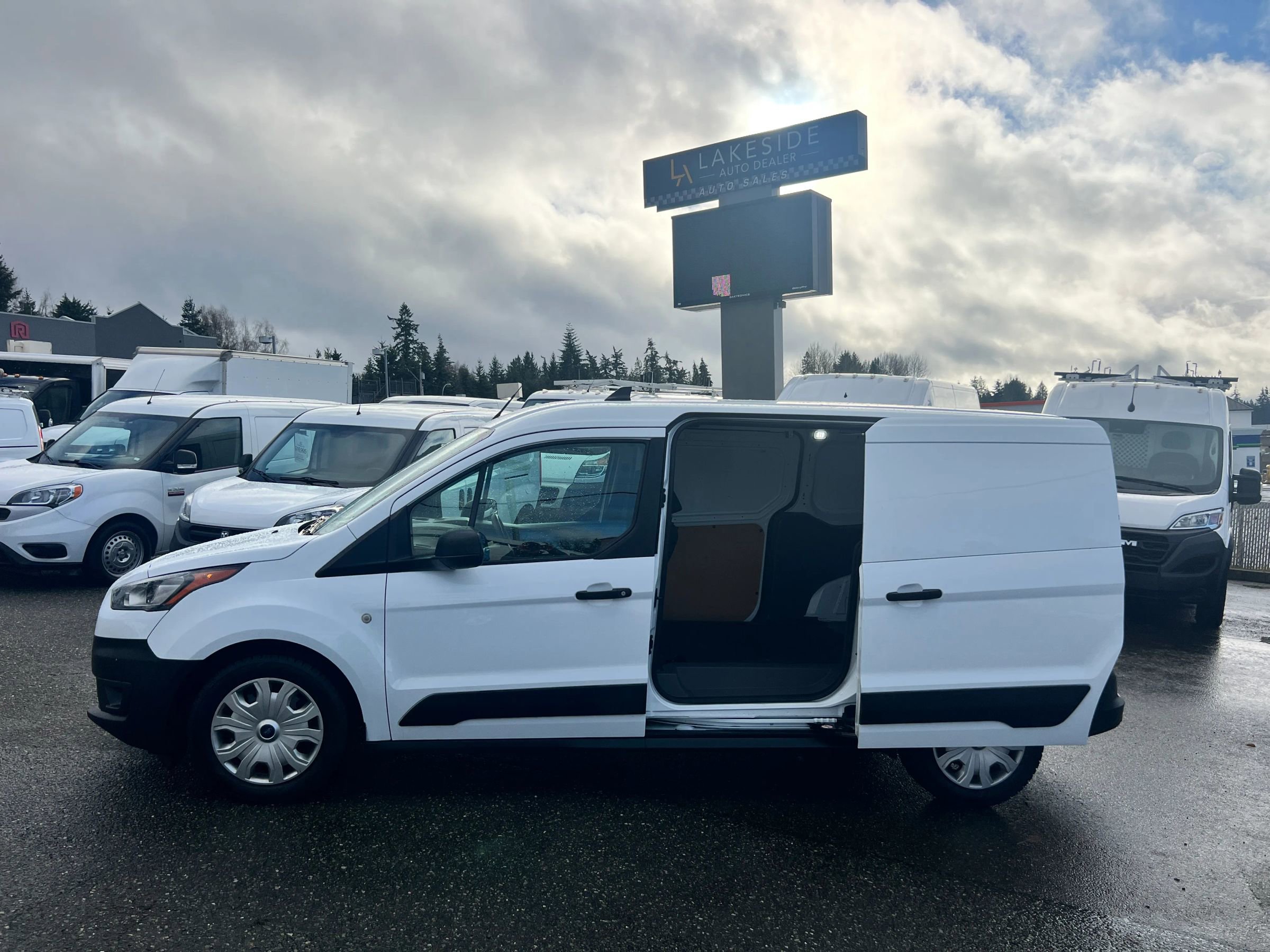 Used 2021 Ford Transit Connect XL image 9