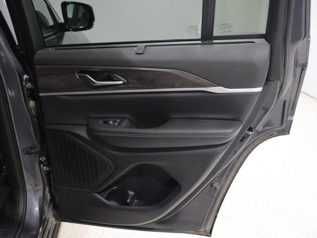 Certified 2023 Jeep Grand Cherokee Limited w/ Luxury Tech Group II AWD/4WD image 22