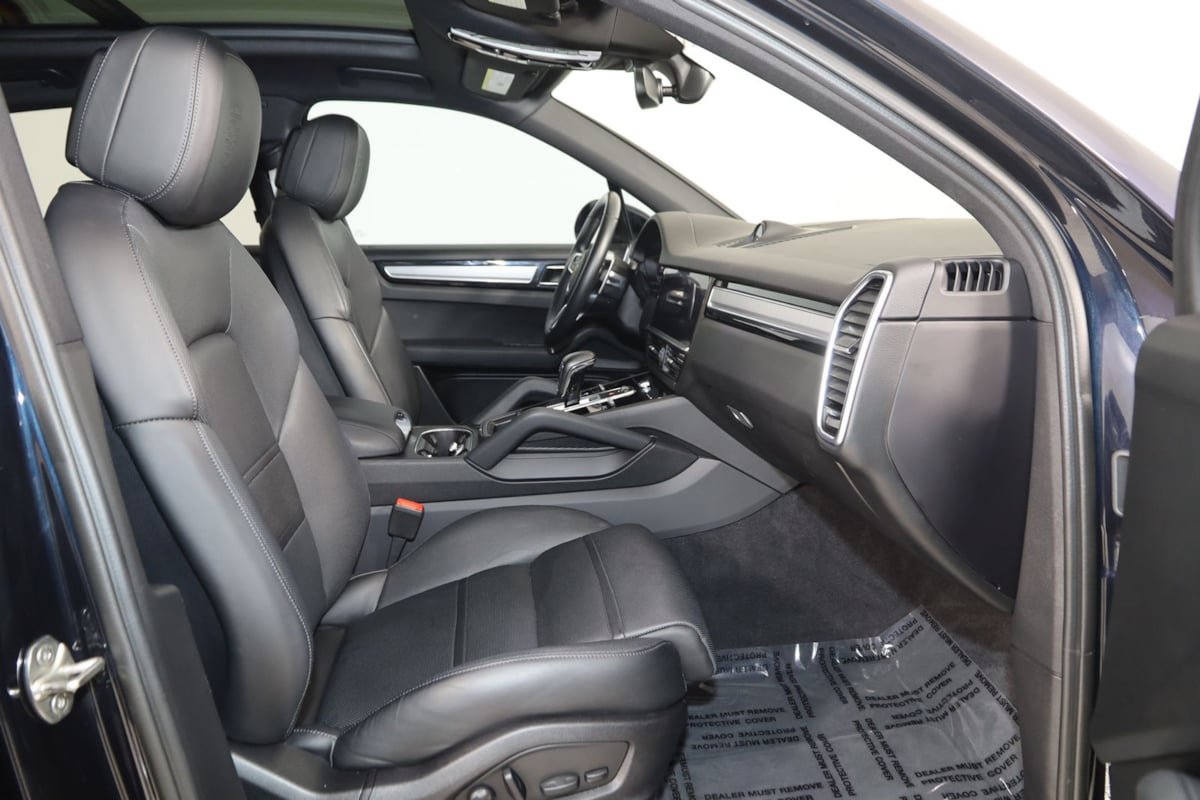 Used 2022 Porsche Cayenne Platinum Edition w/ Premium Package Plus AWD/4WD image 13