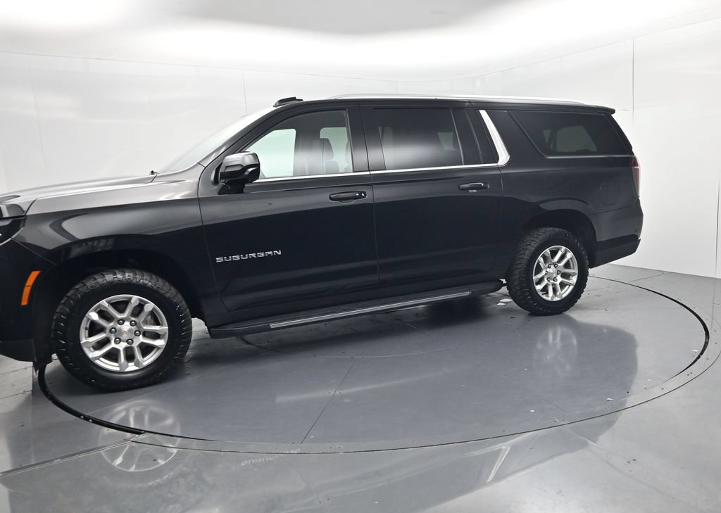 Used 2025 Chevrolet Suburban LT AWD/4WD image 4