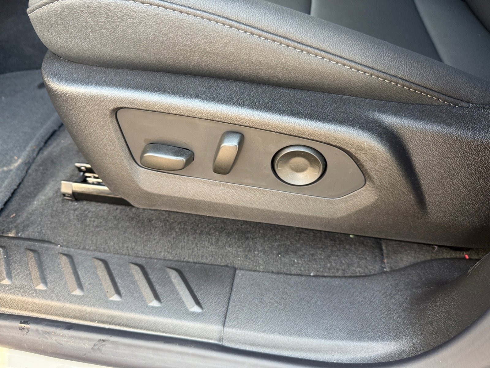 New 2026 GMC Canyon Elevation w/ Convenience Package image 26