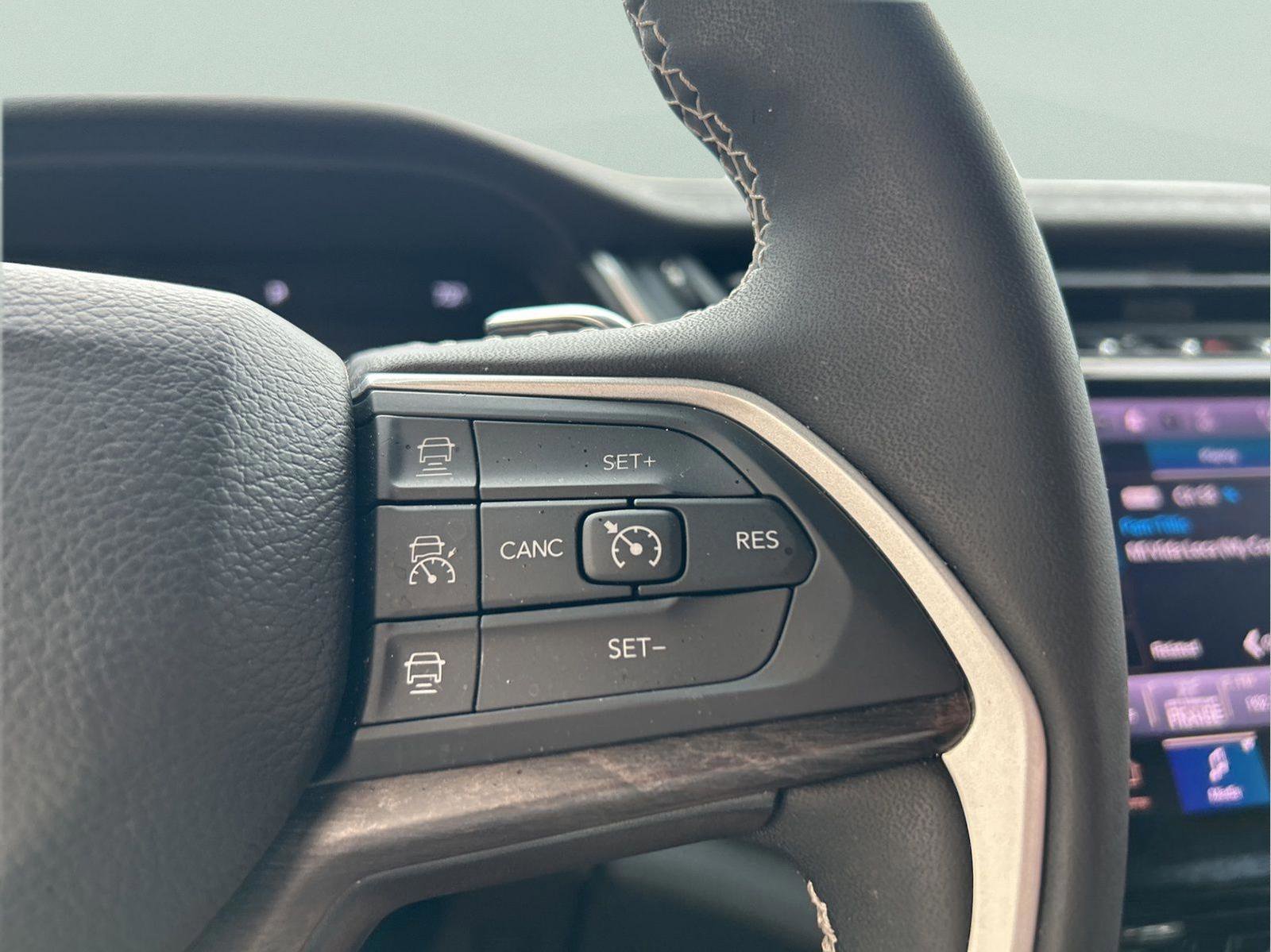 Certified 2023 Jeep Grand Cherokee Limited image 15