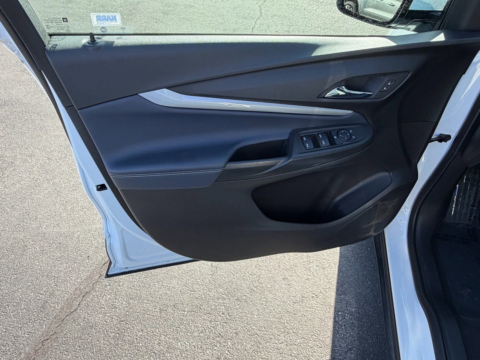 Used 2022 Chevrolet Bolt EUV LT w/ Convenience Package FWD image 13