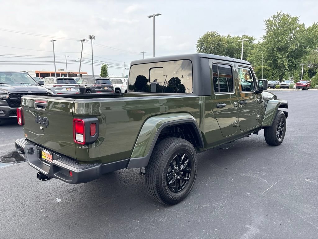 Used 2022 Jeep Gladiator Sport AWD/4WD image 5