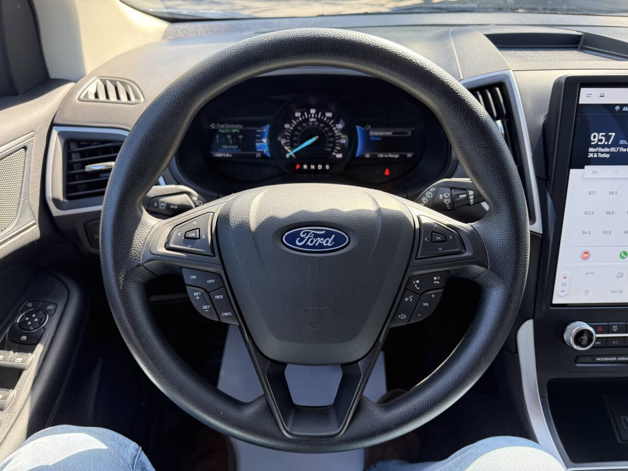 Used 2022 Ford Edge SE w/ Black Appearance Package image 16